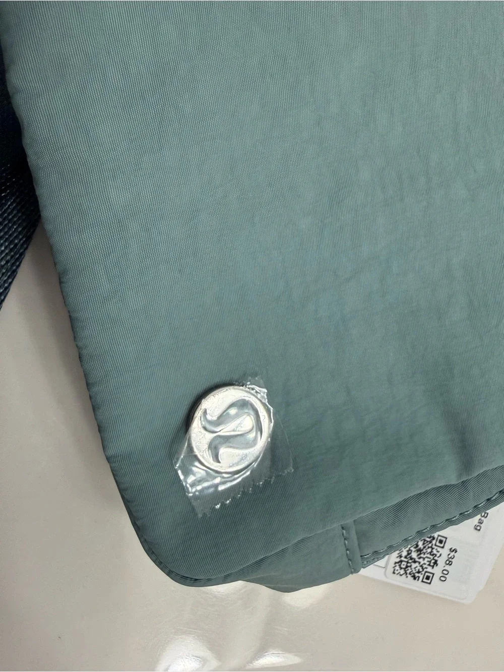 lululemon athletica sleek zip